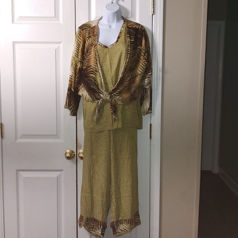 Paradiso 4 pc  beaded outfit  cropped pants and 3 various matching shirts  Sz XL